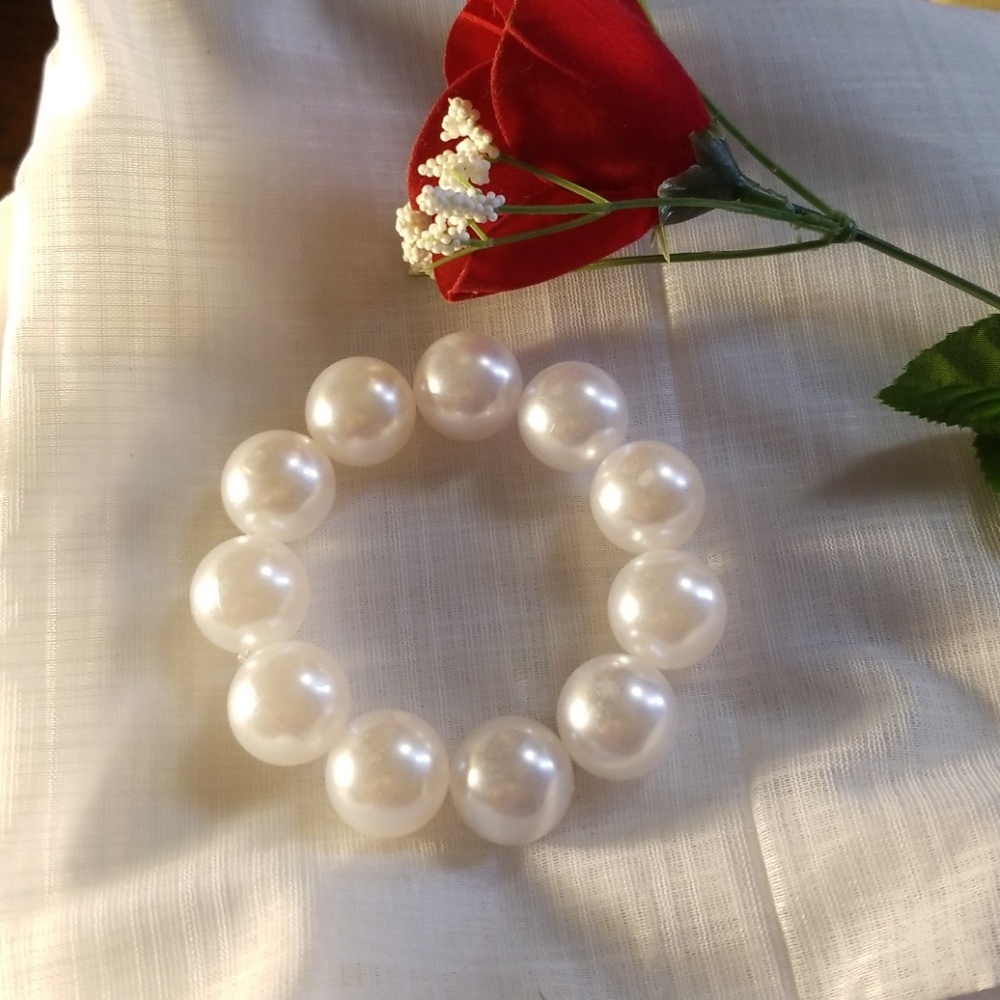 Hand made pearl bracelet